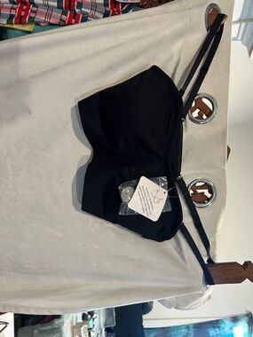 Black Bralette Top - Simple Seamless Style